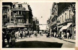 Berck Plage * La Rue De L'impératrice * Glaces Salon De Thé * Commerces Magasins - Berck