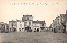 44  - La Chapelle Basse-Mer - Place De L'Eglise Rue Du Grand-Puits (animée Boulangerie Collect. Chapeau) - La Chapelle Basse-Mer