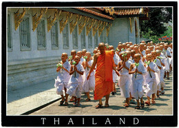 CPSM Thaïlande, Bangkok, A Procession Of Novices Clutchingn Lotus Buds Around Chapel Of Marble Temple - Thaïlande