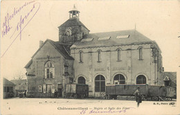 CHATEAUMEILLANT - Mairie Et Salle Des Fêtes, Roulottes. - Châteaumeillant