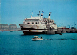 St Malo * Le Car Ferry Boat à Quai * Le Port - Saint Malo