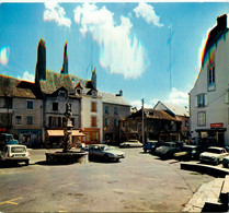 Aumont Aubrac * La Place Du Village * Automobile Voiture Ancienne - Aumont Aubrac