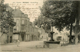 Meyssac * La Grande Place * Coiffeur LESCALE * La Fontaine - Andere & Zonder Classificatie