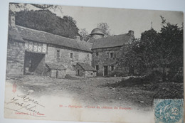 C. P. A. : 29 HUELGOAT : Cour Du Château Du Rusquec, Timbre En 1904 - Huelgoat