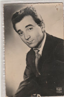 AZNAVOUR CHARLES   -- CPSM  - EDITION GLOBE VERITABLE PHOTO AU BROMURE - Zangers En Musicus