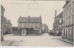 D79 - CÉRIZAY - LA MAIRIE ET LA PLACE - Plusieurs Personnes - Hôtel De France - Calèches - Charrette - Cerizay