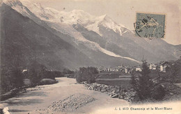 Chamonix         74          Vue Générale Et Le Mont-Blanc        N°  95 D     (voir Scan) - Chamonix-Mont-Blanc