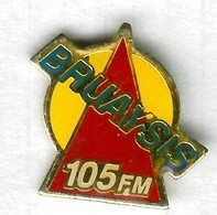 Pin's Média Radio Bruaysis 105 FM Bruay-la-Buissiere - Médias