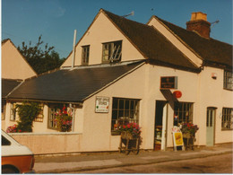 RP (11,7x8,8mm – No Postcard) Post Office ELLASTONE, Staffordshire Was Closed In 2006 But Re-opened For Some Hours A Day - Poste & Postini