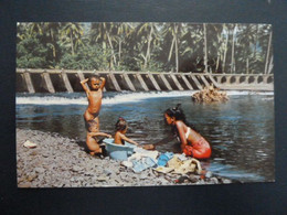 Tahiti - Scene Typiquement Tahitienne - Lavage Du Linge Et Des Enfants - Tahiti