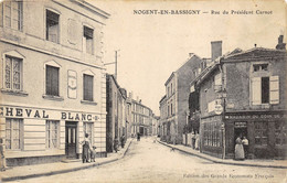 CPA 52 NOGENT EN BASSIGNY RUE DU PRESIDENT CARNOT  Plan Rare - Nogent-en-Bassigny