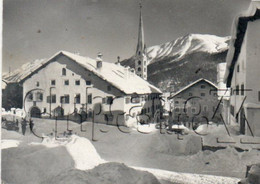 Zuoz (Suisse, Grisons) : Dorfplatz Mit Chesa Planta Und Crusch Alva Im Winter 1957 (lebendig) GF. - Zuoz