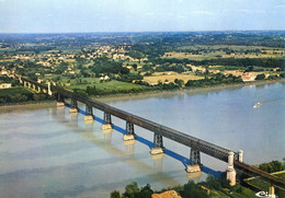 33 - Cubzac  Les Ponts Vue Du Pont Effel - Carte Maximun Avec Tampon De 1983 Centenaire Des Ponts Effel - Timbre Effel - Cubzac-les-Ponts