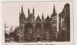 ANGLETERRE : Peterborough Cathedral West Front - Northamptonshire