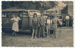 Photographie - HAUTES PYRENÉES - Gavarnie - Groupe De Touristes Devant Un Autobus, Plaque "Gavarnie" - Auto's