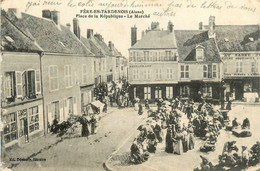 Fère En Tardenois * La Place De La République * Le Marché * Foire * Pharmacie * Restaurant - Fere En Tardenois