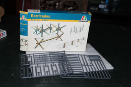 ITALERI 1/35 Barricades - Voertuigen