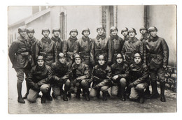 CPA 3094 - MILITARIA - Carte Photo Militaire - BESANCON - Un Groupe De Tankistes Du 504 ème RCC En Tenue De Campagne - Characters