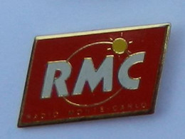 U217 Pin's Radio Média RMC Logo  Qualité Eaf Radio Monte Carlo Monaco Achat Immédiat - Médias