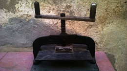 Presse A Relier Ancienne - Autres Appareils