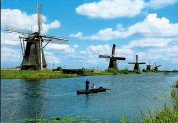 KINDERDIJK   ( PAYS-BAS )  LE VILLAGE AVEC SES 19 MOULINS A VENT - Kinderdijk