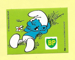 AUTOCOLLANT STICKER - BP - 1983 LICENCE BELOKAPI - PEYO - SCHTROUMPF DORMEUR- BD - BANDE DESSINÉE - Stickers