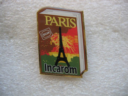 Pin's D'un Gros Livre Sur La Ville De PARIS. Tour Eiffel - Médias