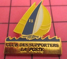 915b Pin's Pins / Beau Et Rare / THEME : SPORTS / VOILE CLUB DES SUPPORTERS DE LA POSTE Et Le Courrier Alors ? - Voile