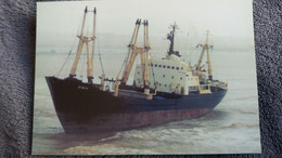 CPM INONDATIONS 12 ET 13 NOVEMBRE 1999 AUDE PORT LA NOUVELLE LE SIMBA UN DES TROIS BATEAUX ECHOUES ED COMURHEX 3000 EXPL - Catastrophes