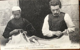 Moeurs Et Coutumes  Bretonnes  Pont L'Abbé  VBrodeur Et Brodeuse Travaillant Pour Les Grands Magasins ND Phot - Pont L'Abbe