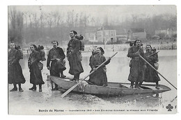 94  - CPA  Des Bords  De  Marne  - INONDATIONS  1910 - Zouaves  Donnant  La  Chasse  Aux Pillards     (Très  Animée  ) - Ohne Zuordnung