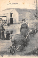 63-TYPE D'AUVERGNE- RETOUR DU LAVOIR - Auvergne Types D'Auvergne