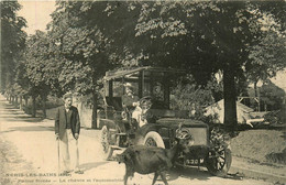 Néris Les Bains * La Chèvre Et L'automobile * Voiture Ancienne De Marque ? - Neris Les Bains