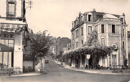 63-ROYAT- AVENUE DE LA GARE ET HÔTEL TERMINUS - Royat