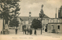 Montluçon * La Place Et Le Palais De Justice - Montlucon