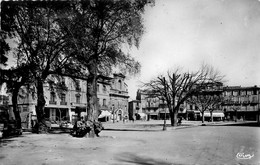 Forcalquier * La Place Du Bourget * Café De L'hôtel De Ville * Quincaillerie * Commerces Magasins - Forcalquier