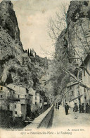 Moustiers Ste Marie * Vue Sur Le Faubourg * Une Rue - Andere & Zonder Classificatie