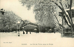 Digne * Le Pré De Foire Sous La Neige * Place * Café De France - Digne