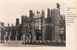 Hampton Court Palace - The Great Gatehouse And The Bridge - Old Postcard - England - United Kingdom - Unused - Middlesex