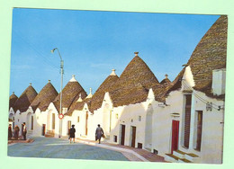 H916 - ITALIE - Alberobello - Piazza D'Annunzio - Bari