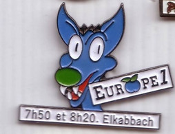 U195 Pin's LOUP WOLF EUROPE 1 ELKABBACH RADIO MEDIA Achat Immédiat - Médias