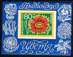 BULGARIA 1974 Garden Flowers Block MNH / **.  Michel Block 50 - Nuevos