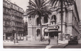 Taxi Devant Le Théâtre Municipal De Toulon. - Taxis & Huurvoertuigen