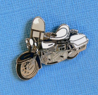 1 PIN'S //  ** MOTO / HARLEY DAVIDSON / ELECTRA GLIDE ** . (Démons & Merveilles ©) - Motos