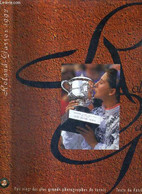 ROLAND GARROS 1992 - PAR VINGT DES PLUS GRANDS PHOTOGRAPHES DE TENNIS + DEDICACE DE TAUZIAT + TIRIAC + MEDVEDEV - DOMING - Livres