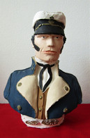 Buste Artisanal En Plâtre De Corto Maltese - Statuettes En Résine