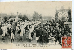 CPA 03 VICHY. FETE FEDERALE 1913. LE DEFILE A LA PORTE DU CHAMP DE TIR - France - 1913 - Empfänge