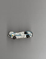 Pin's Sport Automobile / Voiture 24h Le Mans Sponsors Blaupunkt, Shell, Joest, Sachs (signé Porsche 962 C) Longueur: 3 C - Automobile - F1