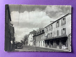 29    CPSM  DAOULAS      La Grande Rue     Voiture Simca.....          Bon état - Daoulas