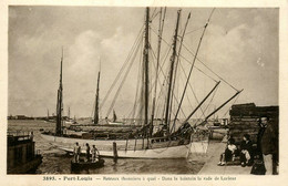 Port Louis * Bateaux Thonniers à Quai , Dans Le Lointain La Rade De Lorient * Thonier Pêche - Port Louis